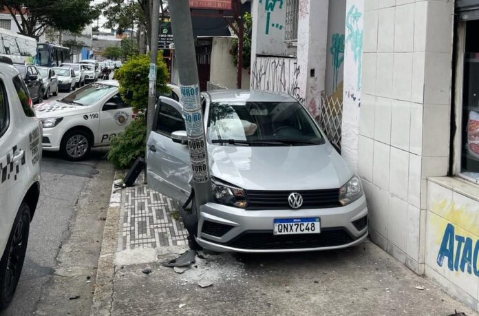 Criminosos batem carro durante fuga. Foto: Reprodução