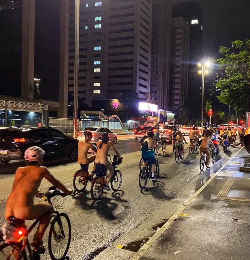 Ciclistas pelados fazem protestos. Foto: Gabriel Lopes de Paula/Arquivo pessoal
