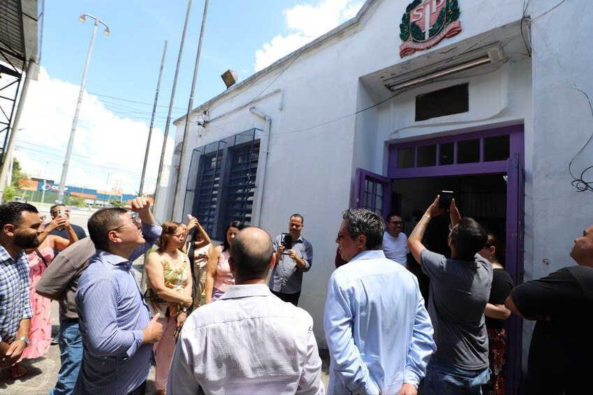 Prefeito Taka Yamauchi realiza visita à primeira escola municipal de Diadema. Foto: Divulgação